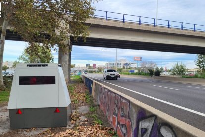 Un dels nous radars remolc del Servei Català de Trànsit, ja en funcionament.