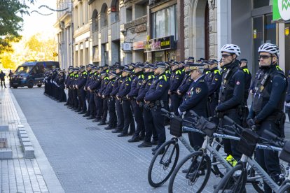 Agents de la Guàrdia Urbana durant els actes de la patrona del cos, Santa Cecília.