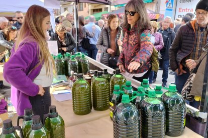 La venda d’oli va ser constant durant tota la jornada d’ahir a la fira d’Arbeca.