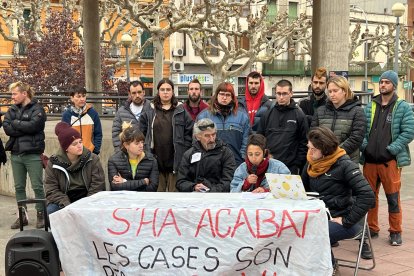 Roda de premsa per informar sobre la situació que viu l'habitatge al Pallars, a Tremp.