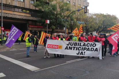 La protesta bloqueja la sortida de l'estació d'autobusos de Lleida.