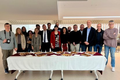 Foto de família de l'esmorzar amb el mitjans del grup municipal del PP de Lleida.