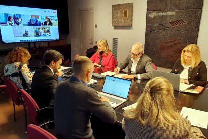 La reunió de la comissió mixta de seguiment ha tingut lloc avui a la regidoria d'Agenda Urbana.