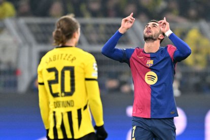 Ferran Torres, que va sortir avançada ja la segona part, va marcar dos gols i els va dedicar mirant al cel a les víctimes de València per la dana. - EFE/EPA/FRIEDEMANN VOGEL