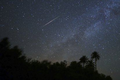 En la foto de archivo, imagen del firmamento lleno de  estrellas.