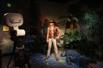 Una figura de cera del actor Paul Hogan como aparece en el filme "Crocodile Dundee" , en el museo de figuras de cera de Madame Tussauds en Sydney, Australia.