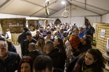 Més de 90 figurants de totes les edats van reviure ahir i dimecres el pessebre dels Mangraners. - JORDI ECHEVARRIA