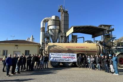 Concentració a la planta Desimpacte de Purins d'Alcarràs per exigir una pròrroga dels ajuts a la cogeneració que permeti fer una transició cap al biometà.