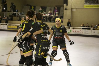 Jugadores del Vila-sana celebren un gol contra el Palau. - CARMINA MARSIÑACH
