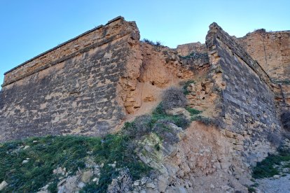 Una part del mur, enderrocat