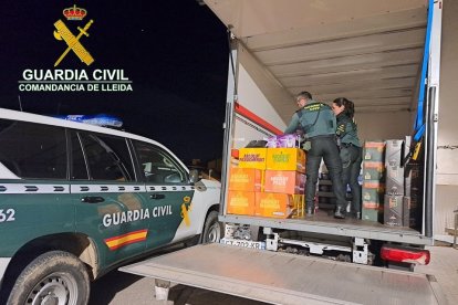 El camió amb les begudes alcohòliques  que va comissar la guàrdia civil