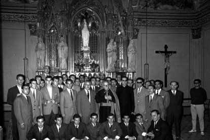 La plantilla en la Academia Mariana con Aurelio del Pino.