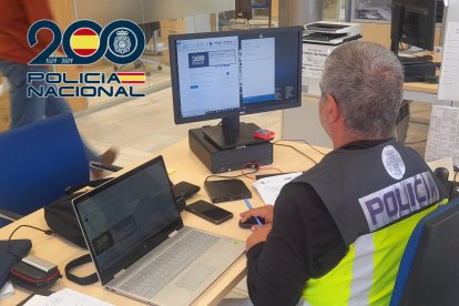 Imagen de archivo de un agente de la Policía Nacional.