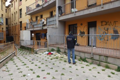 L'interior del polèmic bloc okupat de les Borges Blanques