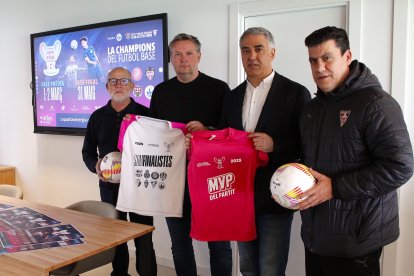 Pedro Sánchez, David Romaní, Nèstor Gutiérrez i Mario Sampietro, ahir durant la presentació.