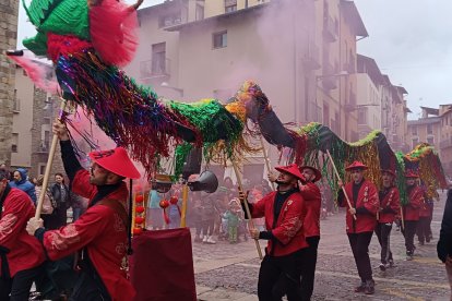 La Seu d’Urgell. Un dragón chino, en la celebración del carnaval en la capital del Alt Urgell. - Cynthia Sans 