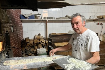 Al Forn Reig de Coll de Nargó fan servir la ceba autòctona. - ACN