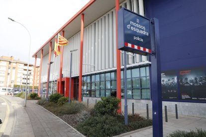 Vista exterior de la comissaria dels Mossos d’Esquadra a Lleida. - SEGRE