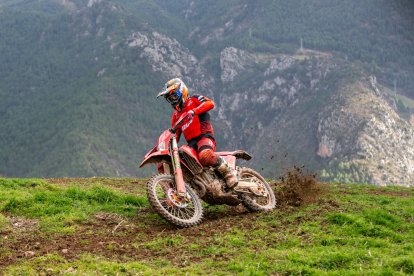 Betriu, entrenant amb la GasGas EC 500F que pilotarà aquest any. - CÉSAR GARCÍA
