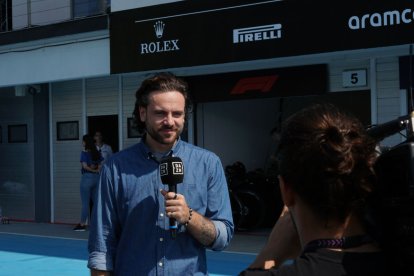 Tomás Slafer Savin, en directe, amb DAZN al pàdoc del Gran Premi d’Hongria de la temporada passada.