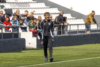 Idiakez, donant indicacions des de la banqueta a l’últim partit. - JORDI ECHEVARRIA