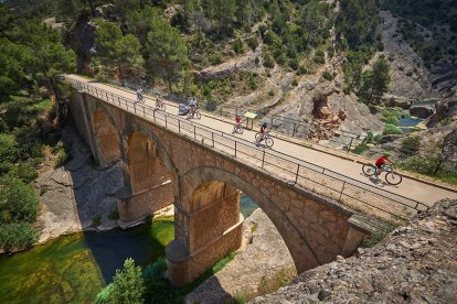 La Via Verda de la Val de Zafrán discorre per una antiga línia ferroviària.