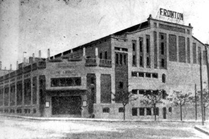 Vista general del Frontón ubicado en General Mola, esquina con Calvo Sotelo.