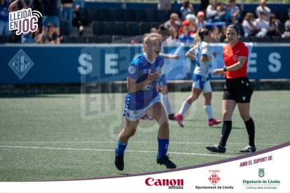 Noe Fernández celebra amb efusivitat després de marcar l’1-0 que certifica el bitllet de l’AEM per al play-off