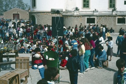 1993. Boom (trobada de caus) al Castell del Remei en el 10è aniversari de la Demarcació Nord Occidental. - AEIG AGRAMUNT