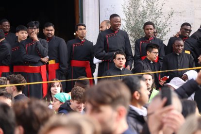 Sacerdots i religiosos de diverses nacionalitats al funeral del papa Francesc a Roma