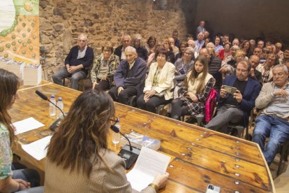 La sala de plens de Cal Gassol, plena de públic. - LAIA PEDRÓS