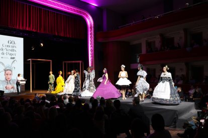 Els vestits guanyadors del certamen celebrat l’any passat. - J.GÓMEZ