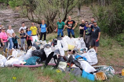 Els voluntaris van treballar al llarg de tot el matí de dissabte. - PER UNA CATALUNYA NETA