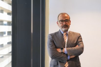 Jaime Espolita Suárez, presidente de la Sociedad Española de Farmacia Rural, posa para EFE durante el I Congreso Nacional de Farmacia Rural celebrado en el Auditorio de Alicante. EFE/ Pablo Miranzo
