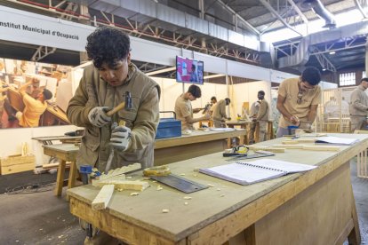 Participants en l’última edició de la fira de formació i ocupació. - JORDI ECHEVARRIA