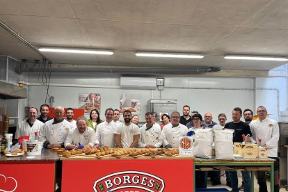 La demostració d’elaboració de croissants artesans va reunir 25 professionals del gremi.