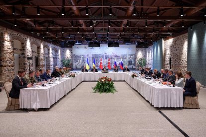 Un moment de la reunió entre Turquia, els EUA, Ucraïna i Rússia que es va fer a Istanbul. - MINISTERI D’EXTERIORS TURC/X