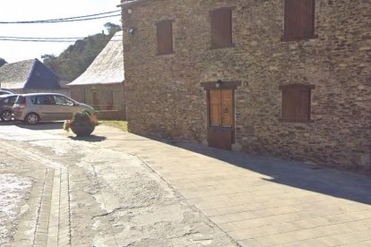 Eth projècte includís era milhora de paviments ath long dera trauèssa principau. - GOOGLE MAPS
