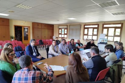 Reunió de la junta local amb representants d’Agricultura. - A. CUBELLS
