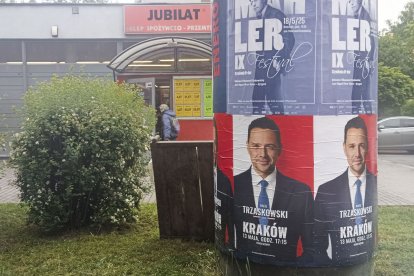 Cartells electorals a Cracòvia, Polònia. - EFE/MIGUEL ANGEL GAYO