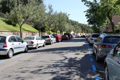 Alguna de les noves zones blaves que s’estrenaran l’1 de juny. - AMADO FORROLLA