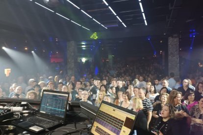 Nostàlgics de la històrica discoteca Órbita 4 van omplir l’abril de l’any passat la sala NOU7 d’Alguaire. - S.R.