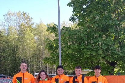 L’equip que representa Espanya, amb dos alumnes de l’Escola del Solsonès. - EAS