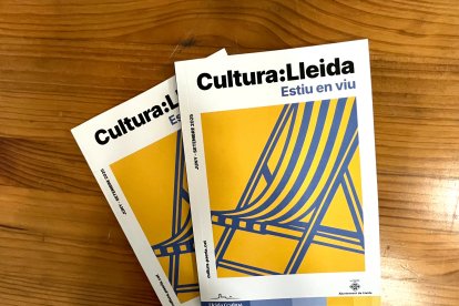 Dos exemplars del programa "Estiu en Viu"