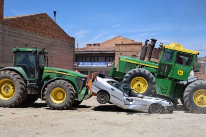 Rurals contra Urbanites, competició entre tractors i vehicles de desballestament. - J.GÓMEZ