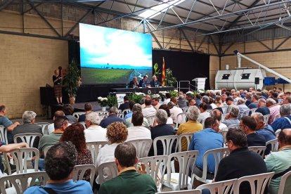 Imatge de la clausura de la 42a assemblea general de la FCAC celebrada a la Cooperativa Arbequina a càrrec del conseller d’Agricultura. - J. M.