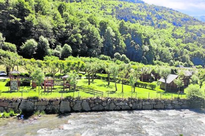 Vista deth camping Verneda, en municipi de Vielha e Mijaran. - ARANTEC