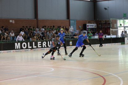 Un dels partits disputats ahir a Mollerussa. - JOAN GÓMEZ