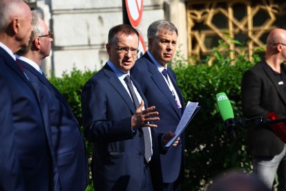 Vladímir Medinski, cap de la delegació russa, ahir a Istanbul. - EFE/EPA/TOLGA BOZOGLU