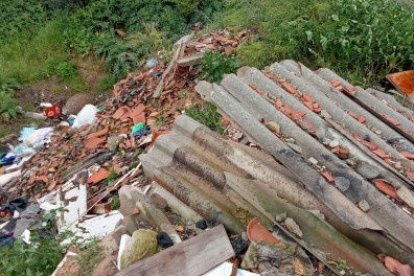 Imatge d’una zona de l’abocador il·legal.